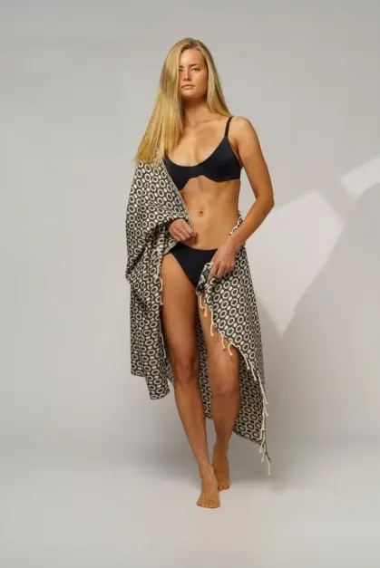 Pulse Black Beach Towel (2)