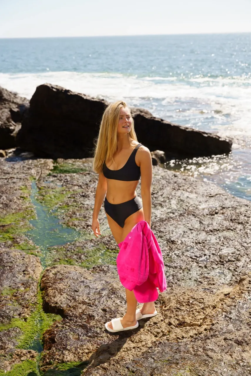 Futah - Ericeira Neon Pink Terry Towel (9)