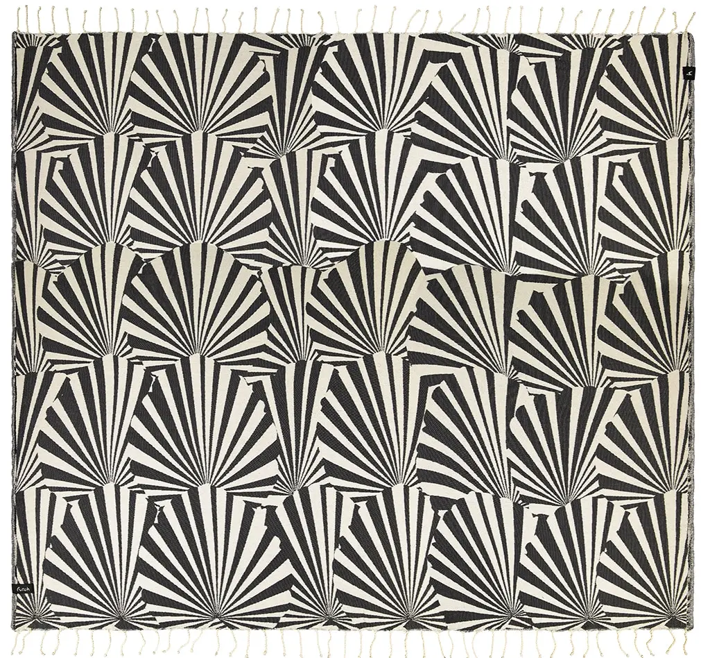 Futah - Taiga Black Beach Blanket (2)